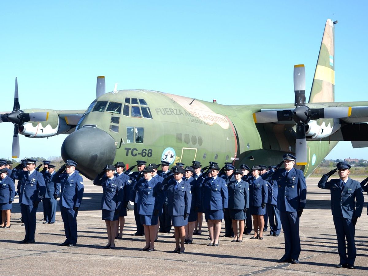 La Fuerza Aérea Argentina celebra este 10 de agosto sus 111 años de vida. Su historia se inició en 1912 durante la presidencia de Roque Sáenz Peña La Fuerza Aérea Argentina celebra este 10 de agosto sus 111 años de vida. Su historia se inició en 1912 durante la presidencia de Roque Sáenz Peña