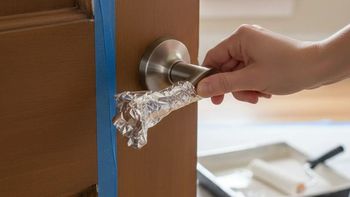 Envolver las cerraduras en papel aluminio: por qué recomiendan hacerlo y la advertencia de los expertos Envolver las cerraduras en papel aluminio: por qué recomiendan hacerlo y la advertencia de los expertos