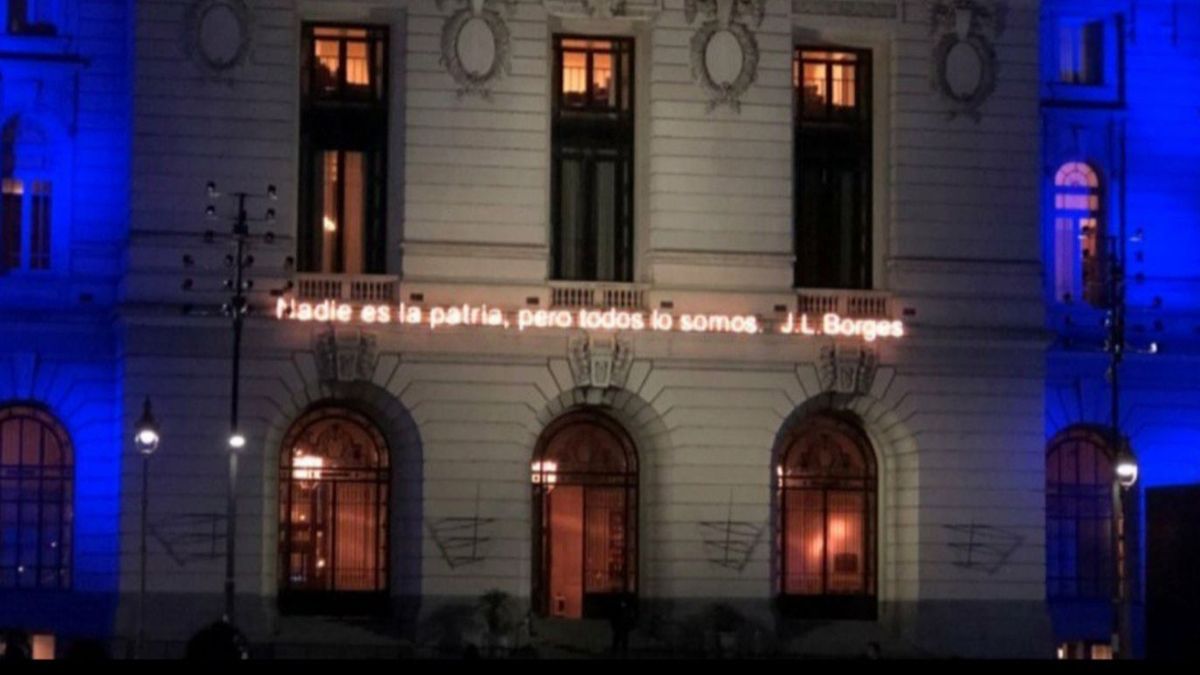 La frase de Borges fue quitada de la fachada del CCK.