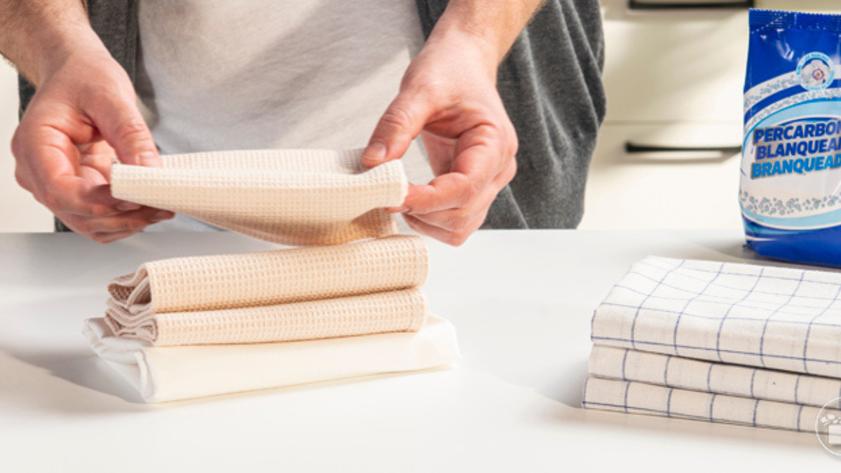 Mercadona tiene el quitamanchas natural que podrás aplicar en todos tus lavados para dejar tus prendas relucientes y sin estropearlas. Mercadona tiene el quitamanchas natural que podrás aplicar en todos tus lavados para dejar tus prendas relucientes y sin estropearlas.