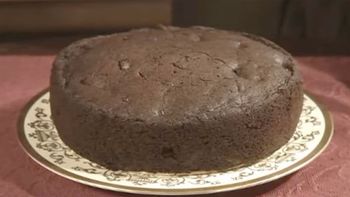Cómo cortarías esta torta en ocho porciones con solo tres cortes
