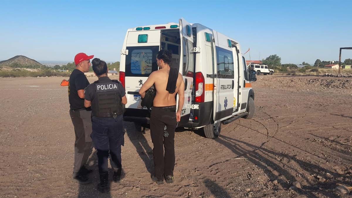 La víctima fue auxiliada por la Patrulla de Rescate de la Policía y el médico de una ambulancia constató que sufrió una fractura expuesta en su pierna izquierda. Imagen ilustrativa.