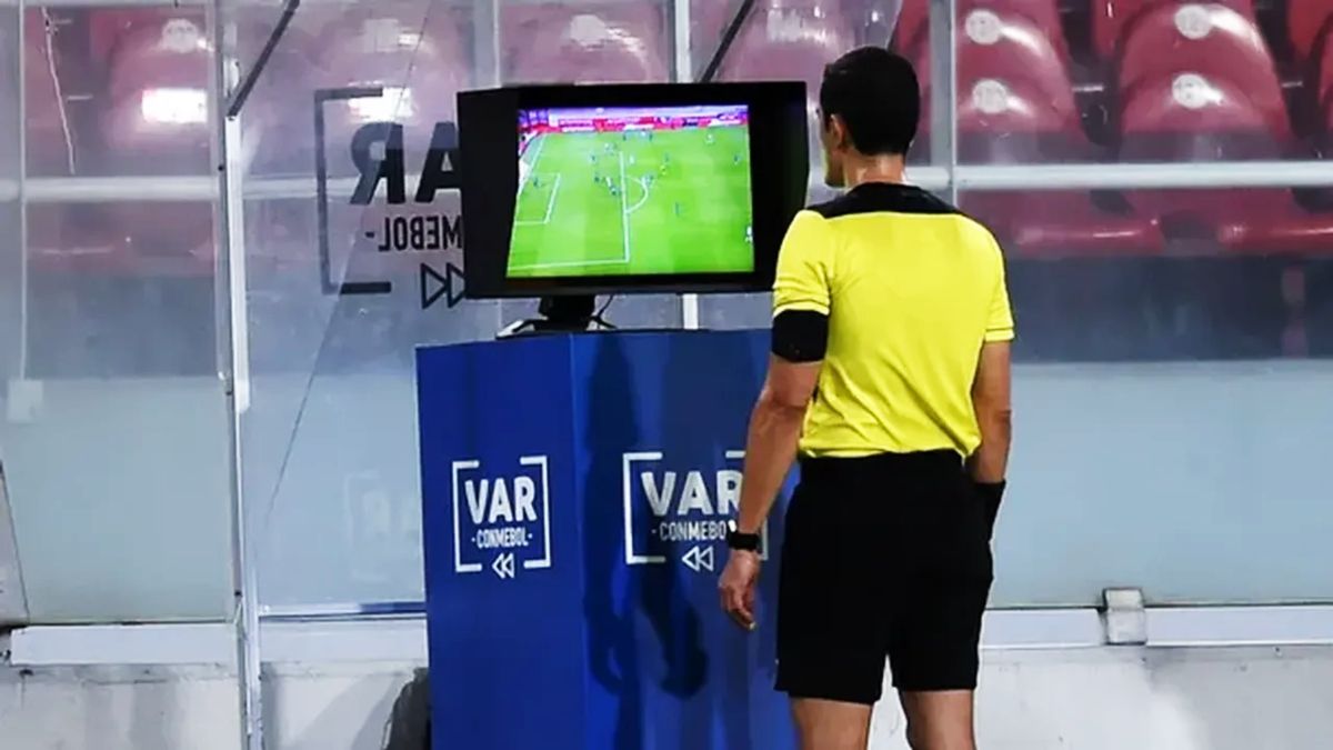 La Copa Sudamericana ya comenzó a mostrar los cambios en el sistema VAR implementados por la Conmebol.