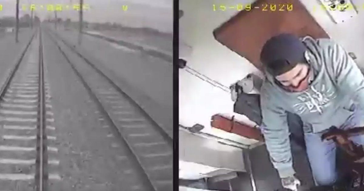 El video muestra estas dos imágenes: el motorman frenando de emergencia y al nene sobre la vías.