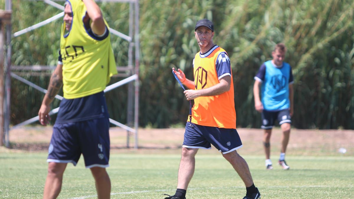 Rodolfo De Paoli ya empezó a armar el modelo 2024 de Independiente Rivadavia (UNO/Nicolás Ríos) Rodolfo De Paoli ya empezó a armar el modelo 2024 de Independiente Rivadavia (UNO/Nicolás Ríos)