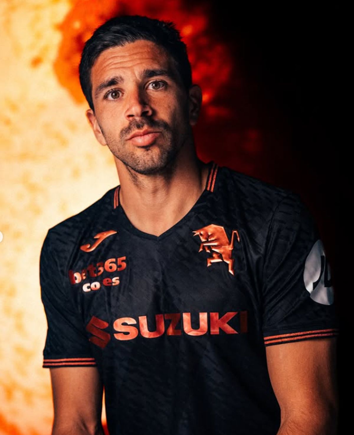 Giovanni Simeone, ex River, con la nueva camiseta del Torino.