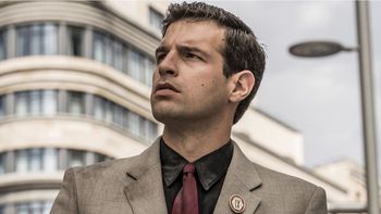 La serie española corta de 6 capítulos de un soldado perfecto con fuerza sobrenatural