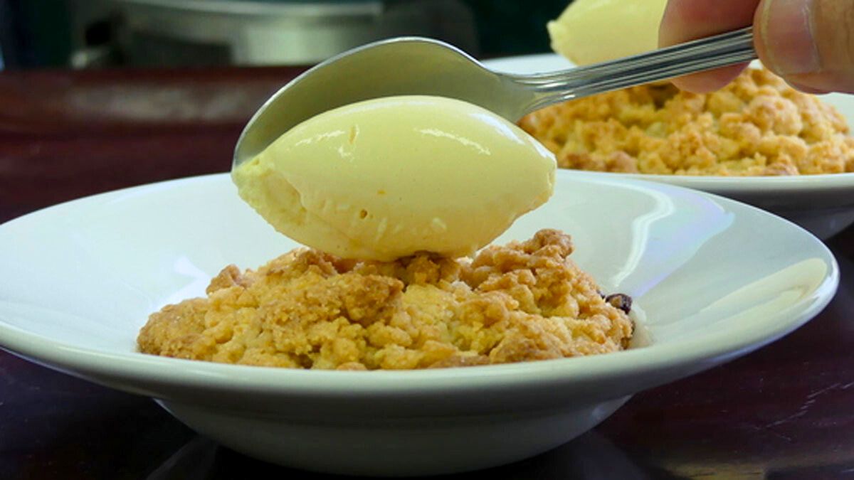Cómo hacer crumble de manzana en sartén: la receta con canela, nuez moscada y azúcar de vainilla