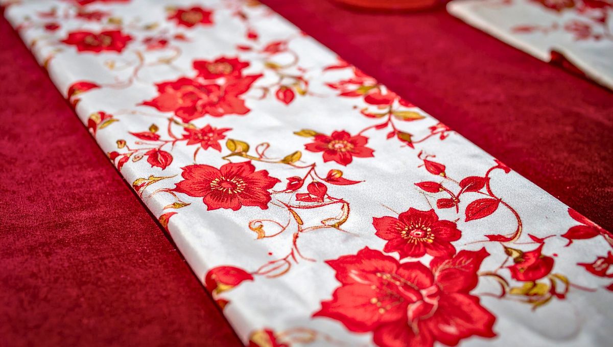 Puedes crear caminos de mesa para regalar en Navidad o venderlos en época de fiestas. Puedes crear caminos de mesa para regalar en Navidad o venderlos en época de fiestas. 