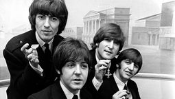Un 6 de julio pero de 1957, el destino hizo que Lennon y McCartney se encontraran por primera vez y luego formaran The Beatles.