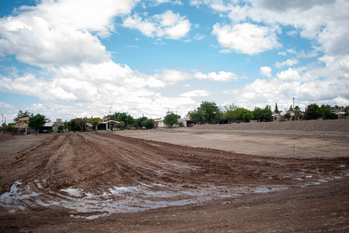 Realizados los movimientos de suelo, empieza a delimitarse el predio de 2,5 hect&aacute;reas que ocupara la ex playa San Agust&iacute;n y ser&aacute; el futuro barrio
