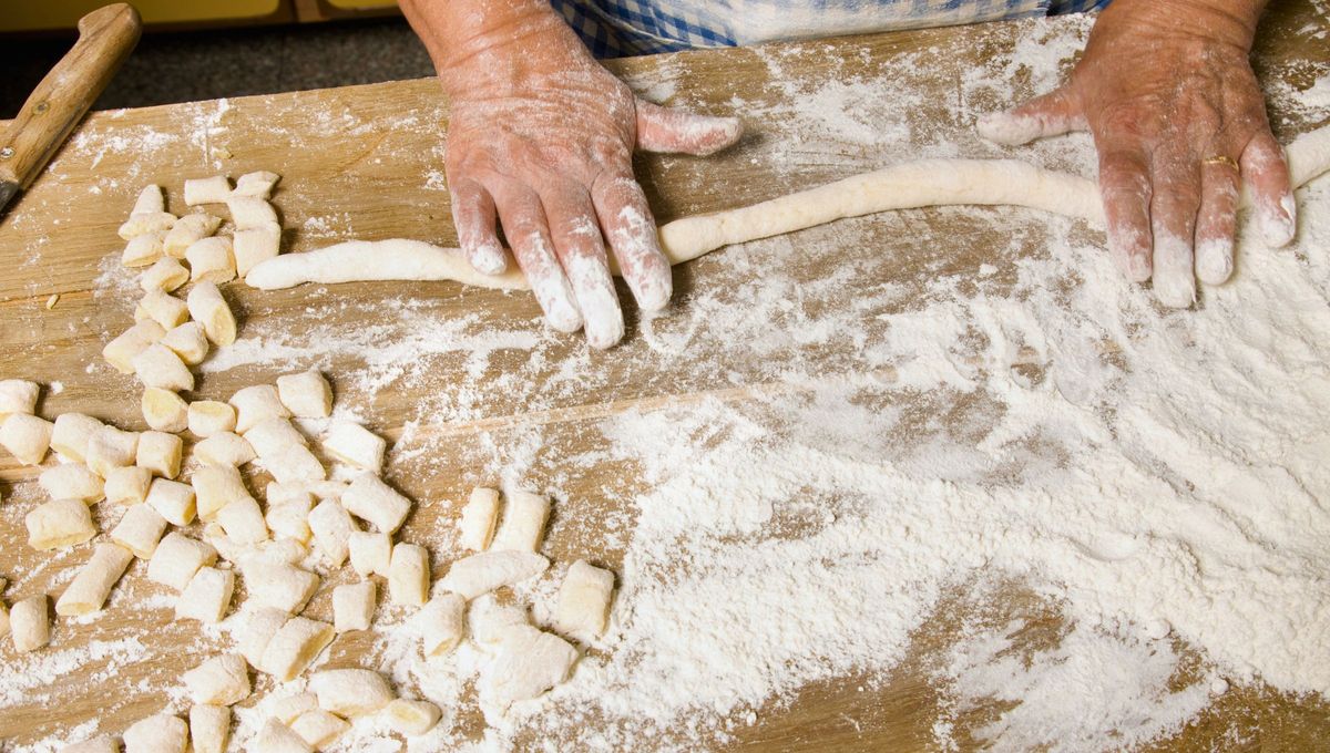 Lo bueno de que llegue el 29 es que quienes aún lo mantienen vigente, se juntan con la familia o abuelas a compartir un plato de ñoquis Lo bueno de que llegue el 29 es que quienes aún lo mantienen vigente, se juntan con la familia o abuelas a compartir un plato de ñoquis