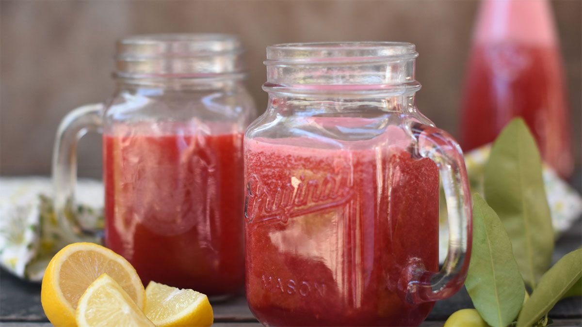 Cómo hacer una limonada fresca de frutilla y jengibre