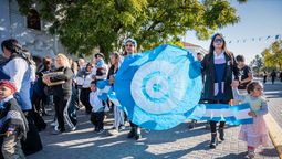 Una multitud presenció el desfile patrio del 25 de Mayo en San Martín. Una multitud presenció el desfile patrio del 25 de Mayo en San Martín.