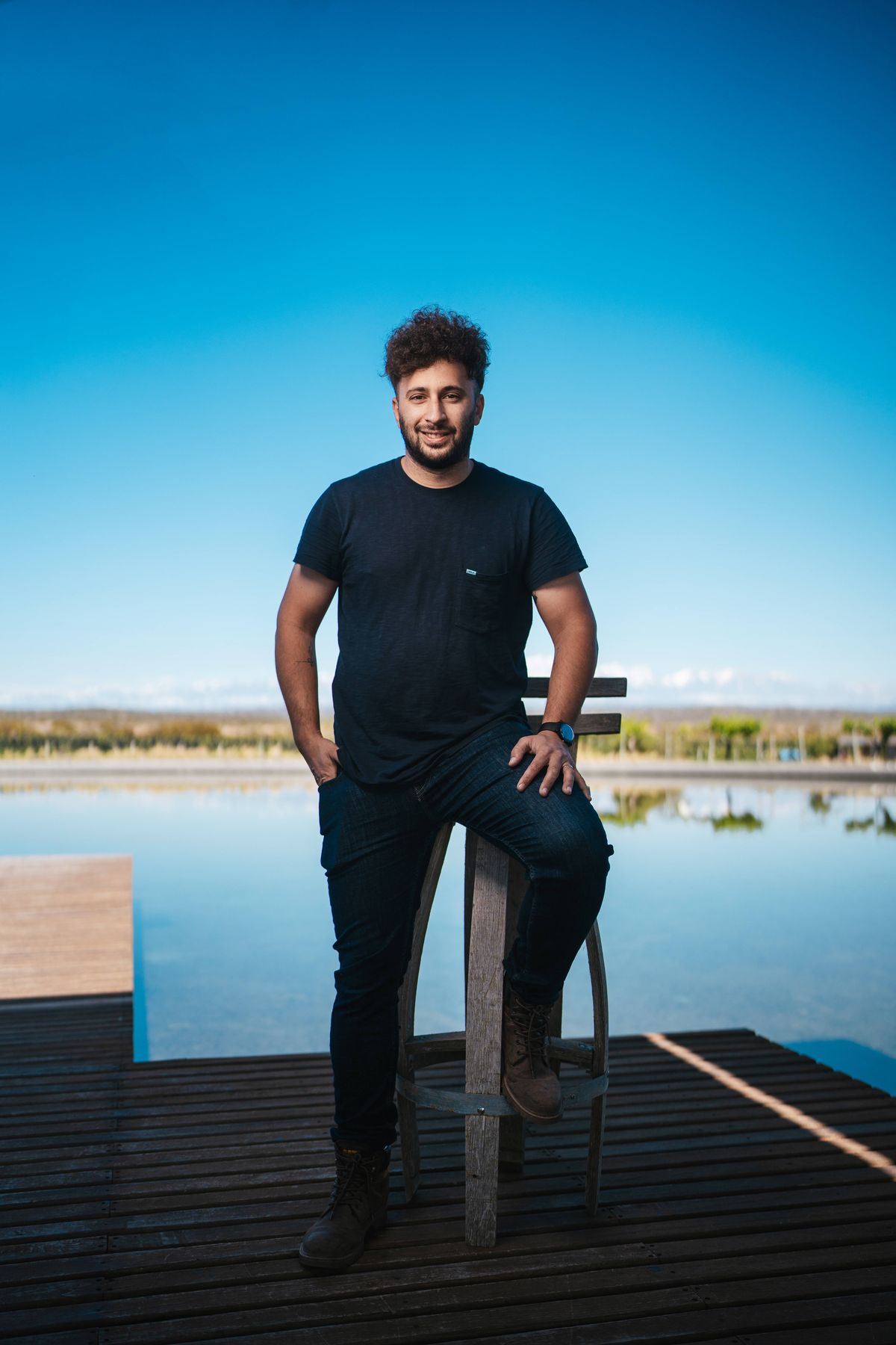 Gambetta es un amante del proceso del vino, desde el cuidado de la tierra hasta el descorche. Gambetta es un amante del proceso del vino, desde el cuidado de la tierra hasta el descorche.