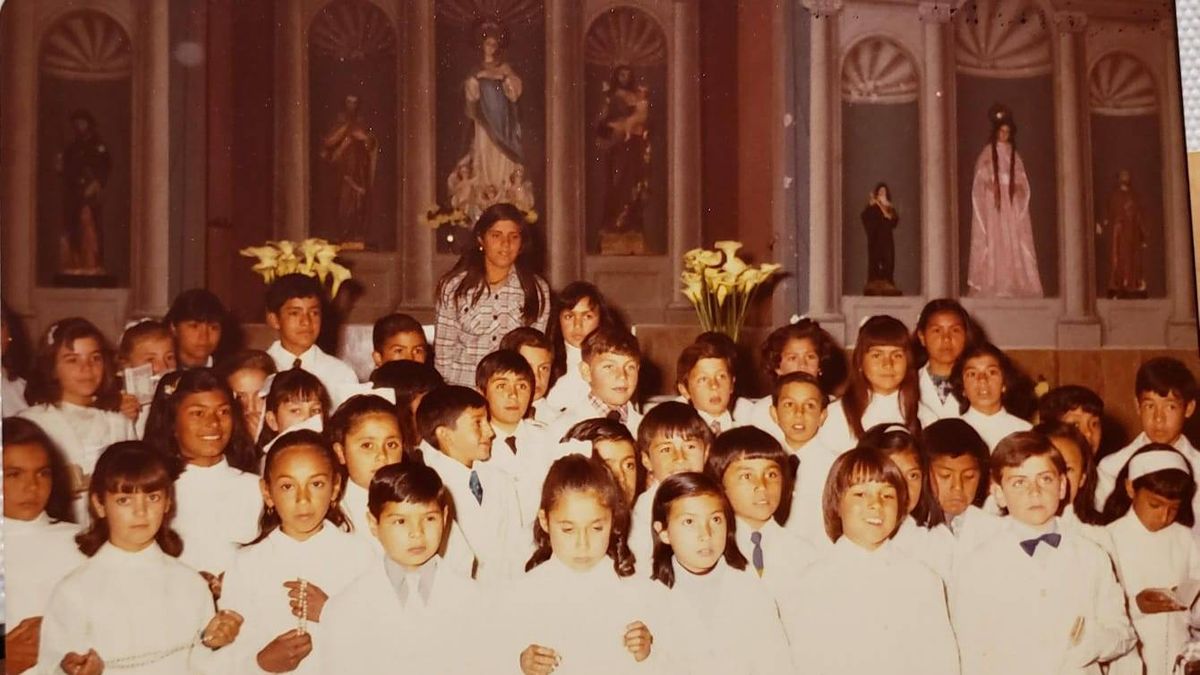 Año 1984. Una celebración de comunión en la por entonces capilla. Año 1984. Una celebración de comunión en la por entonces capilla.