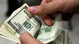 El dólar subió 10 centavos y cerró a $60