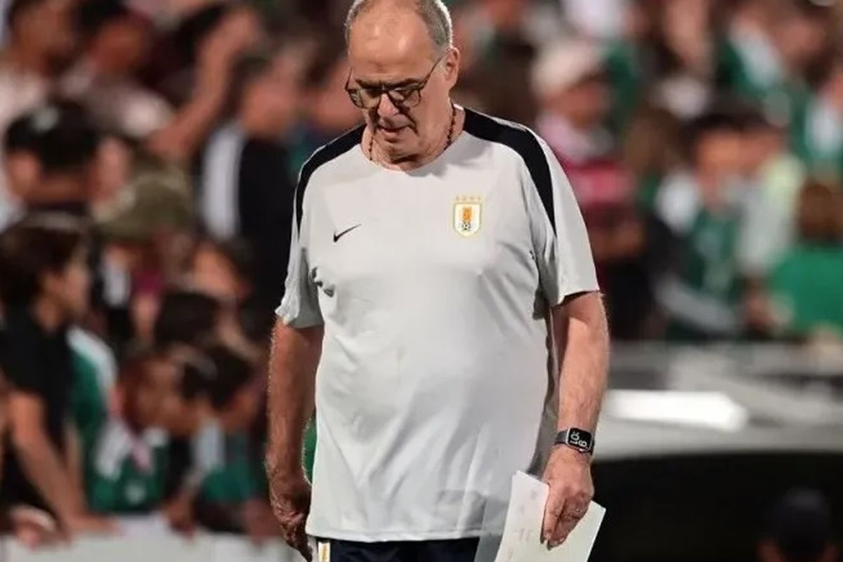 Marcelo Bielsa tuvo algunos conflictos con el plantel de la Selecci&oacute;n de Uruguay luego de la Copa Am&eacute;rica 2024.