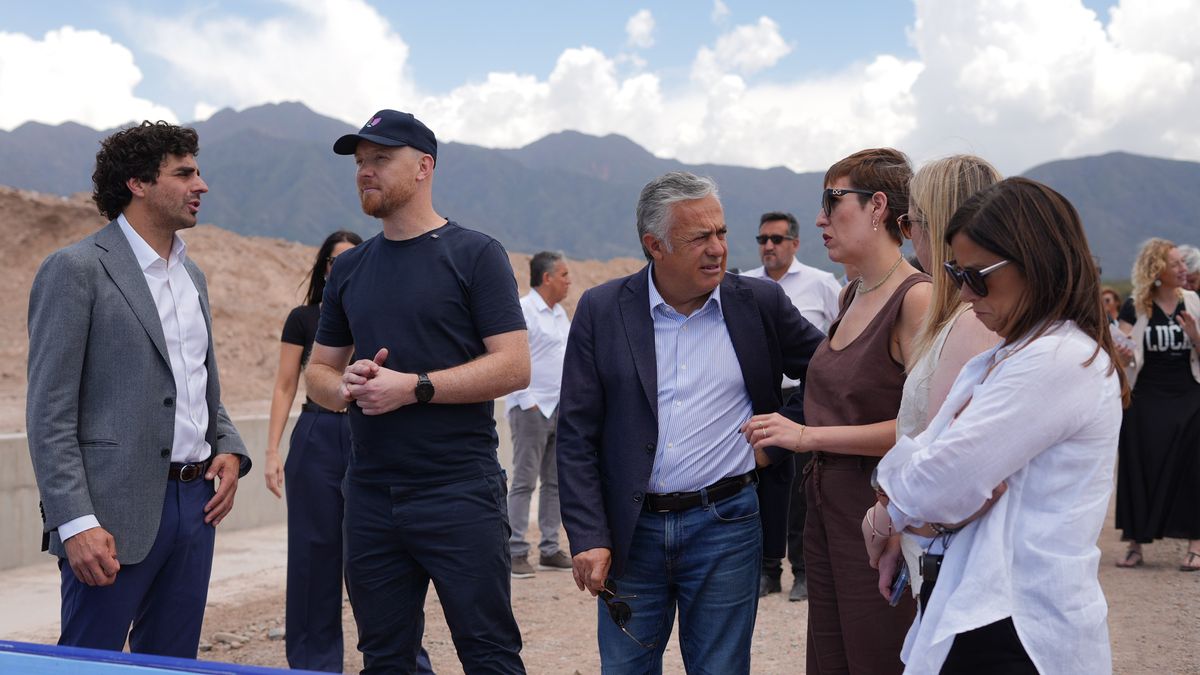 Cercanía, sonrisas y elogios entre el Gobierno y la gestión de Esteban Allasino en Luján de Cuyo. Cercanía, sonrisas y elogios entre el Gobierno y la gestión de Esteban Allasino en Luján de Cuyo.