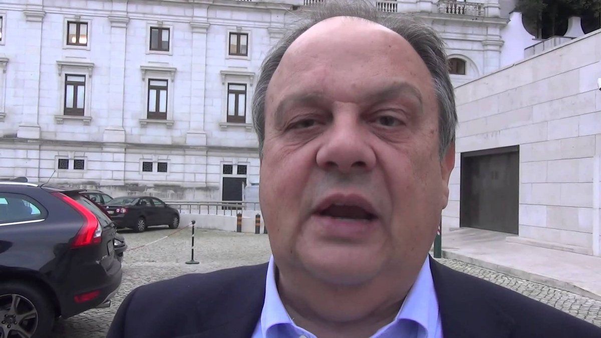 Renunció un ministro portugués tras proponer bofetadas a dos  periodistas