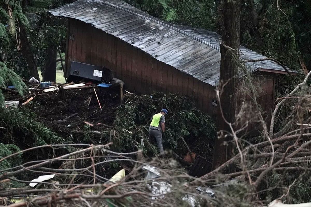 El número de desaparecidos por las inundaciones en Texas se redujo de cien personas a tres. Crédito: EFE.