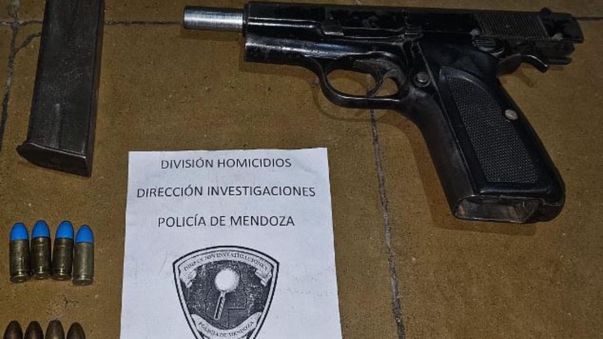 En los allanamientos secuestraron dos armas de fuego y municiones. En los allanamientos secuestraron dos armas de fuego y municiones.