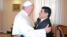 El Papa Franciscco y Maradona.