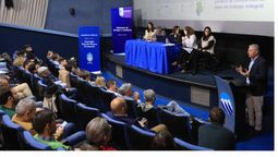 Emilio Guiñazú, director de Impulsa Mendoza, fue el encargado de presentar la propuesta de Malargüe Distrito Minero Occidental en en la audiencia pública. Foto: Prensa de Gobierno
