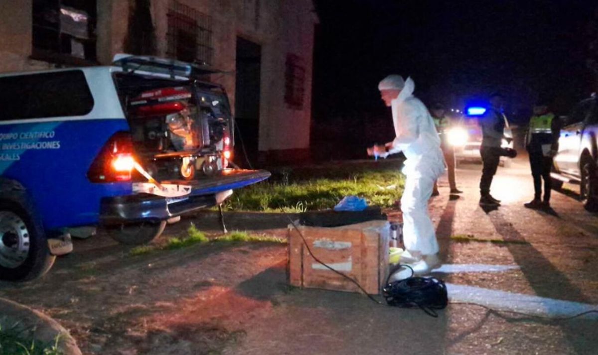 Personal de Policía Científica e Investigaciones de Tucumán realizó las pericias en el gimnasio donde ocurrió el femicidio Personal de Policía Científica e Investigaciones de Tucumán realizó las pericias en el gimnasio donde ocurrió el femicidio