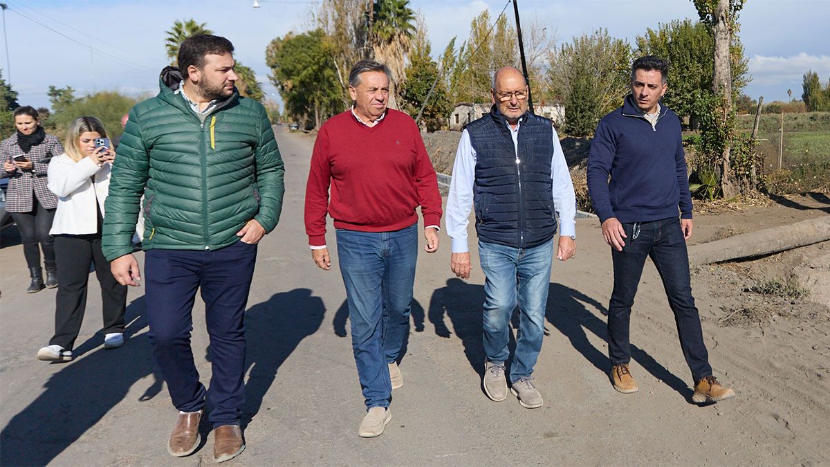 El titular de Irrigación junto al ex intendente de Guaymallén, Marcelino Iglesias, y el actual, Marcos Calvente.