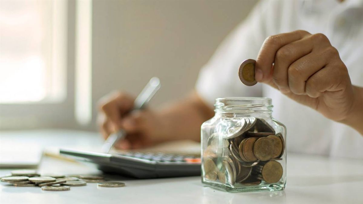 Un plazo fijo en Argentina es una inversión en la que se deposita dinero en un banco durante un período de tiempo determinado, a cambio de recibir una tasa de interés al finalizar ese período. Un plazo fijo en Argentina es una inversión en la que se deposita dinero en un banco durante un período de tiempo determinado, a cambio de recibir una tasa de interés al finalizar ese período.