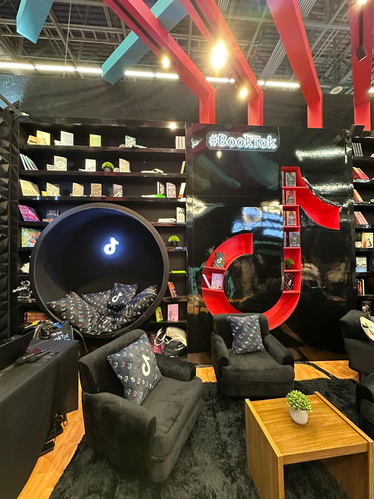 Espacio BookTok en la Feria Internacional del Libro en Guadalajara. Espacio BookTok en la Feria Internacional del Libro en Guadalajara. 