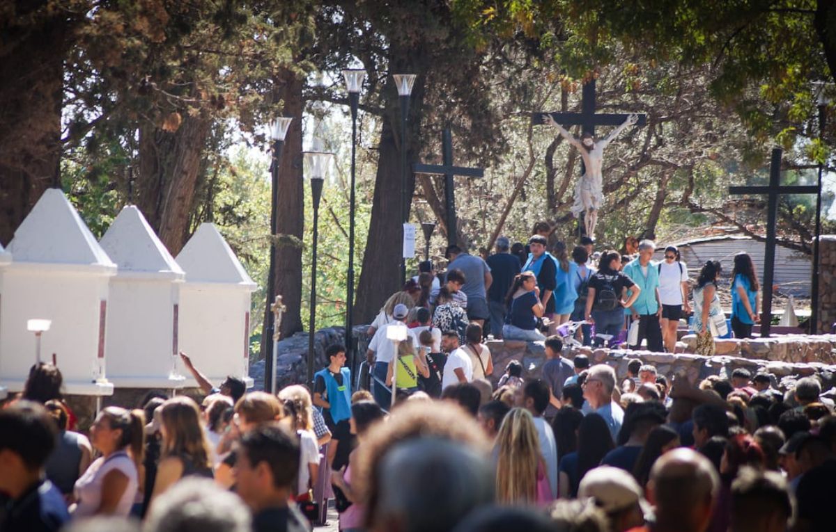 El Calvario en Carrodilla. Una nueva postal de la renovación de fe en Semana Santa.
