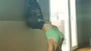 Nicole Neumann encuentra paz en sus jugadas posturas de yoga