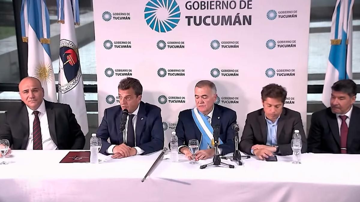 Sergio Massa estuvo en la asunción de Osvaldo Jaldo, como gobernador de Tucumán. Lo acompañó Axel Kicillof y también estuvo el mandatario saliente, Juan Manzur. Sergio Massa estuvo en la asunción de Osvaldo Jaldo, como gobernador de Tucumán. Lo acompañó Axel Kicillof y también estuvo el mandatario saliente, Juan Manzur.