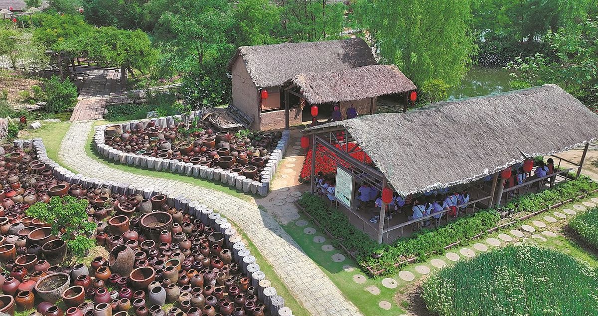 La aldea de Xiaogang atrae a los turistas por su historia de la reforma rural y sus costumbres populares. PARA USO DE CHINA DAILY La aldea de Xiaogang atrae a los turistas por su historia de la reforma rural y sus costumbres populares. PARA USO DE CHINA DAILY