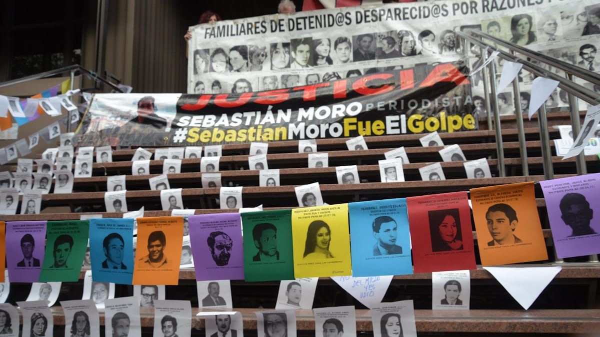 Marcha para conmemorar el Día de la Memoria en Mendoza.