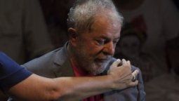 Así trataron a Lula: Tirá esa basura por  la ventana
