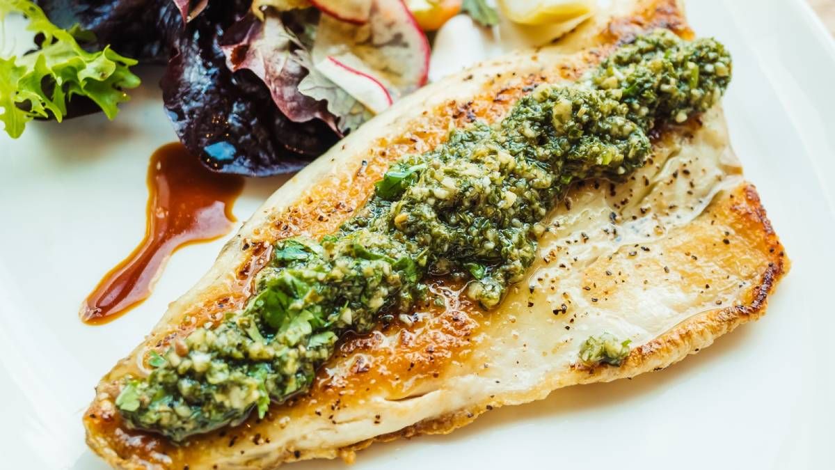 El eficaz truco casero para que el pescado no huela al cocinarlo dentro de casa