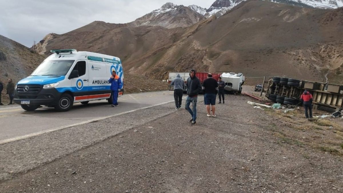 El panorama en el lugar del siniestro. Foto: Bomberos Voluntarios. El panorama en el lugar del siniestro. Foto: Bomberos Voluntarios.