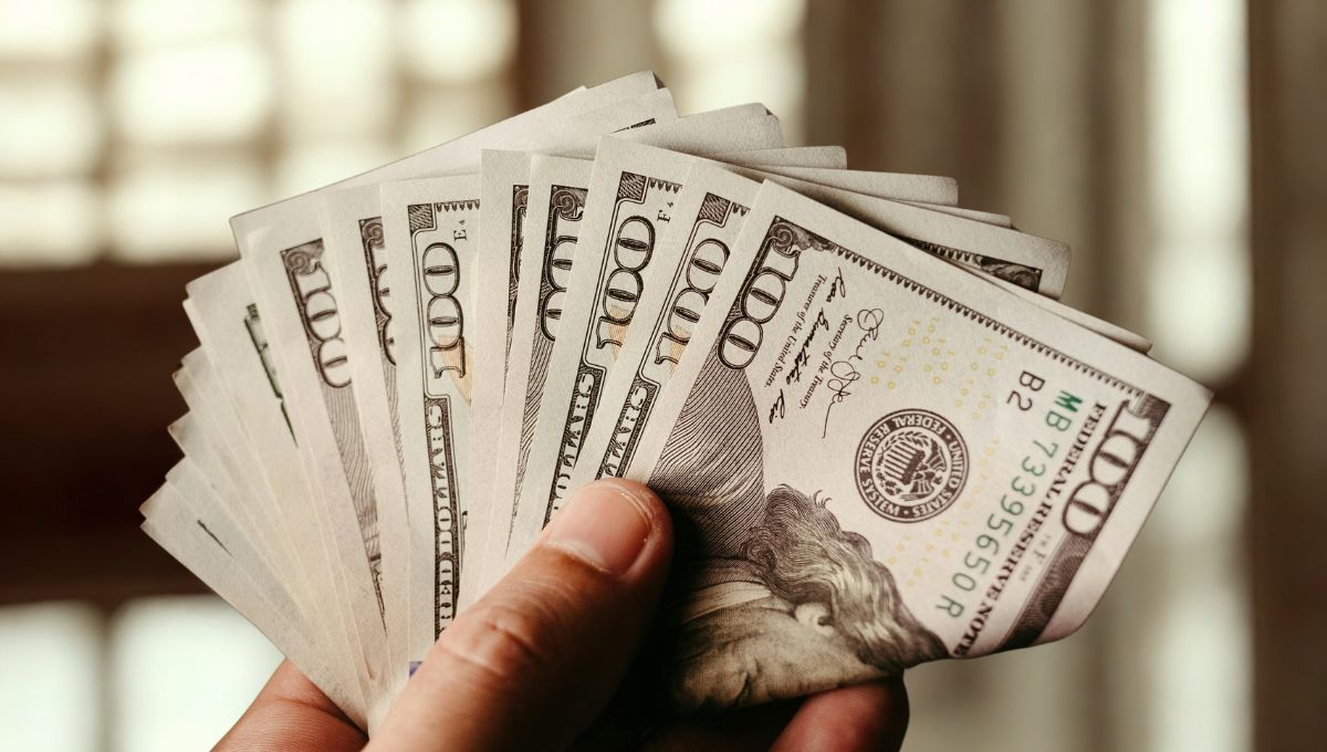 El dólar blue subió fuerte para acercarse al oficial, en una jornada marcada por la condena a Cristina Kirchner y las medidas del BCRA El dólar blue subió fuerte para acercarse al oficial, en una jornada marcada por la condena a Cristina Kirchner y las medidas del BCRA