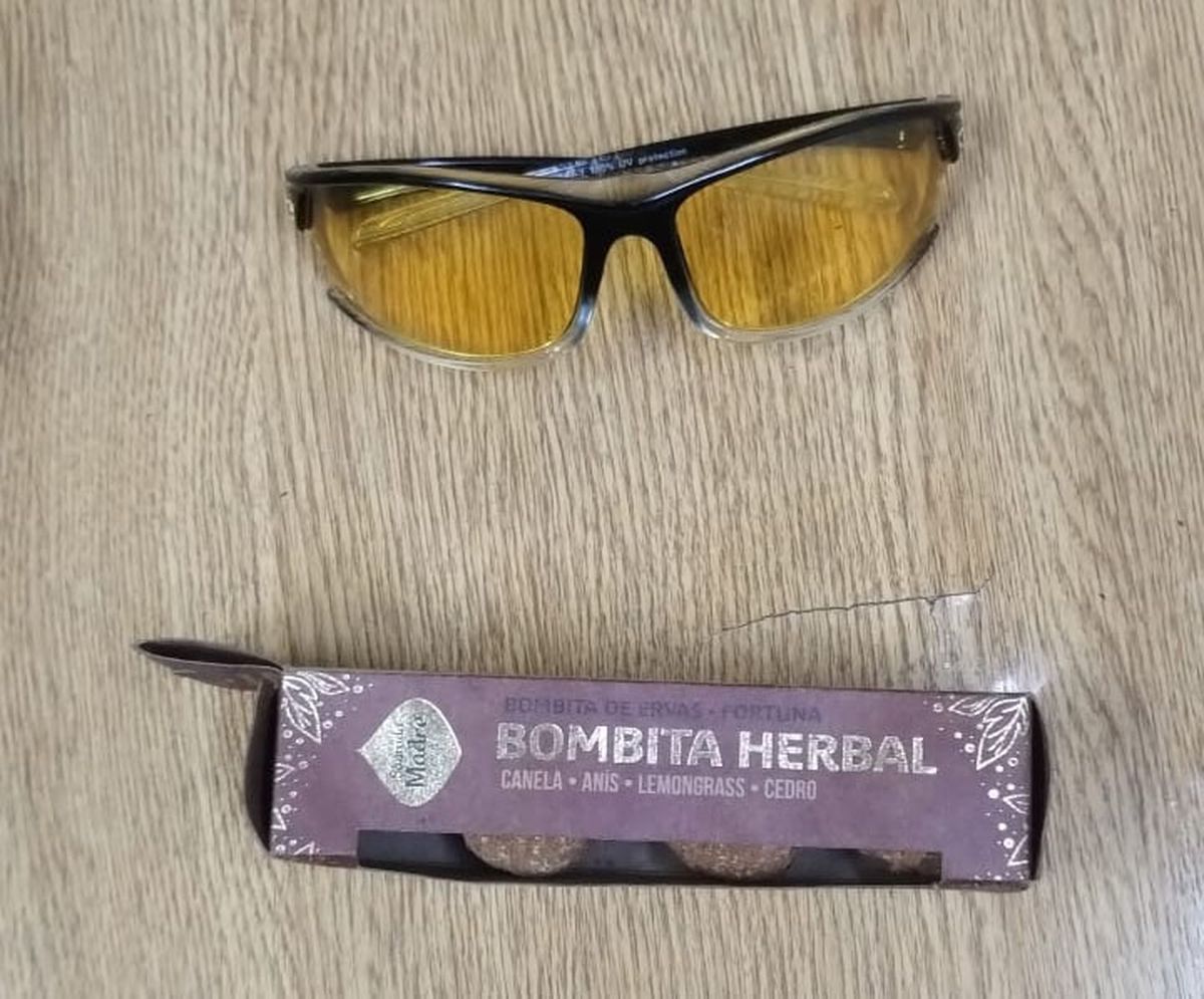 Los lentes y los sahumerios robados en el local de calle 9 de Julio, de Capital. Los lentes y los sahumerios robados en el local de calle 9 de Julio, de Capital.
