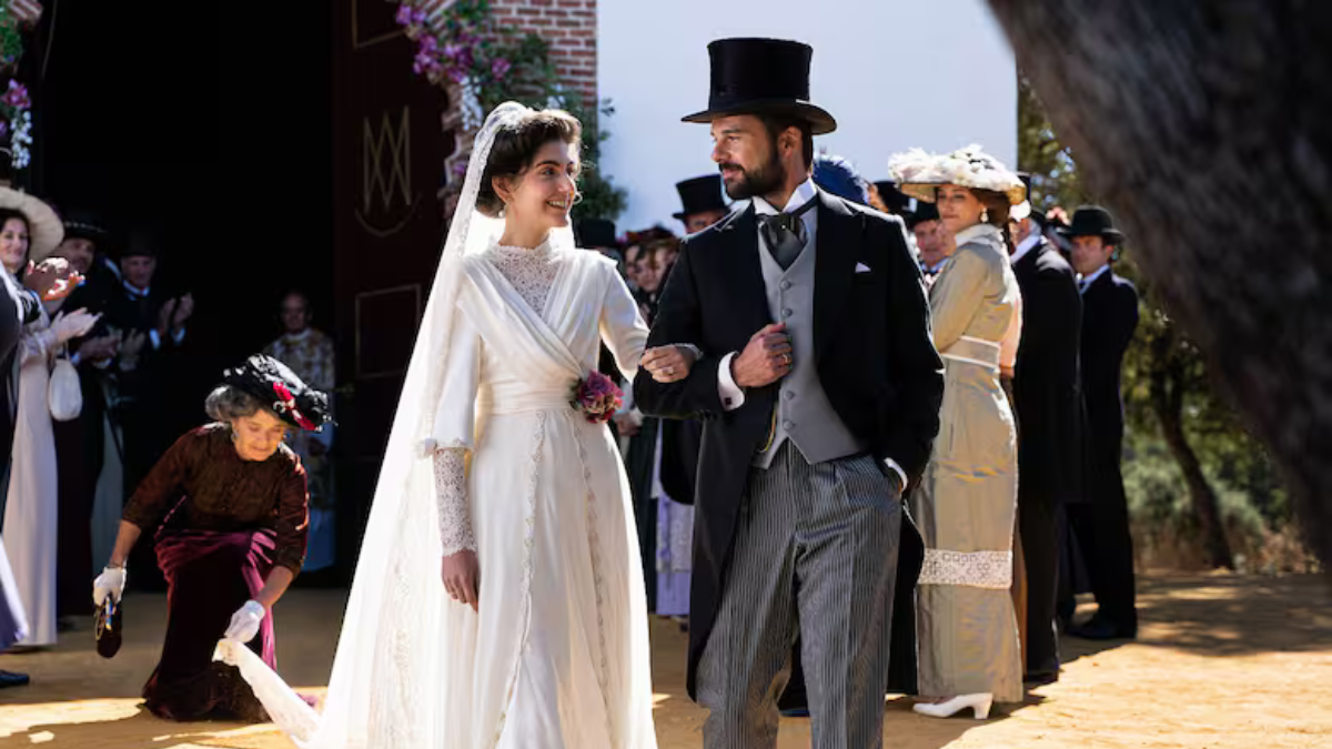 La serie española de época está ambientada en la década del XIX. La serie española de época está ambientada en la década del XIX.