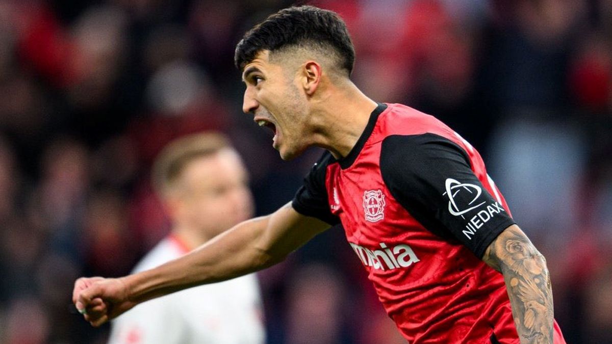 Palacios hizo el primer gol del Leverkusen.