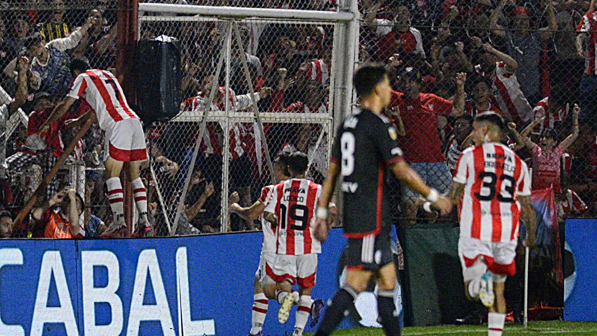 Gregorio Rodríguez convirtió un verdadero golazo para poner en ventaja a Instituto sobre River en el primer tiempo. Gregorio Rodríguez convirtió un verdadero golazo para poner en ventaja a Instituto sobre River en el primer tiempo.