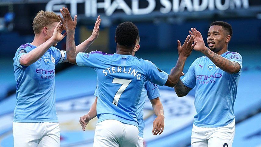 Manchester City, con Otamendi, aplastó al Liverpool