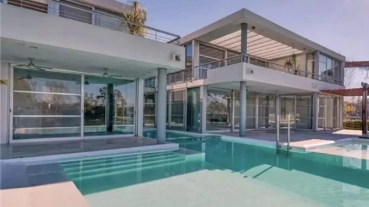 Wanda Nara puso en venta la casa que le cedió Maxi López. Wanda Nara puso en venta la casa que le cedió Maxi López.