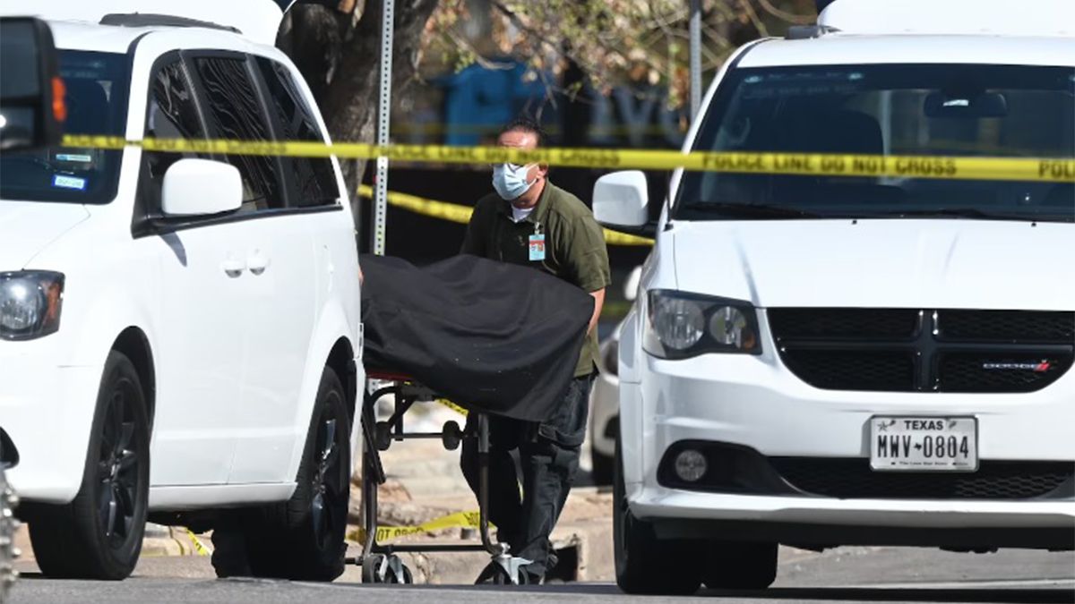 Un ciudadano estadounidense de origen senegalés provocó un tiroteo en un bar matando a dos personas e hiriendo a otras 14. Un ciudadano estadounidense de origen senegalés provocó un tiroteo en un bar matando a dos personas e hiriendo a otras 14.