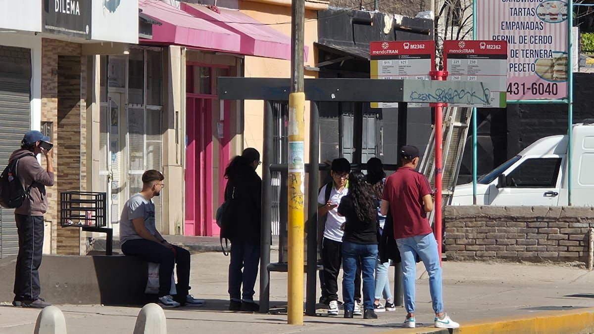 Este viernes el transporte funcionará como día feriado con frecuencias reducidas. Este viernes el transporte funcionará como día feriado con frecuencias reducidas.