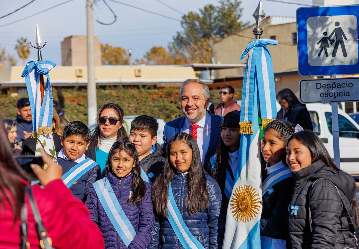En el marco del 115° aniversario de Fray Luis Beltrán crearon una bandera colectiva. En el marco del 115° aniversario de Fray Luis Beltrán crearon una bandera colectiva.